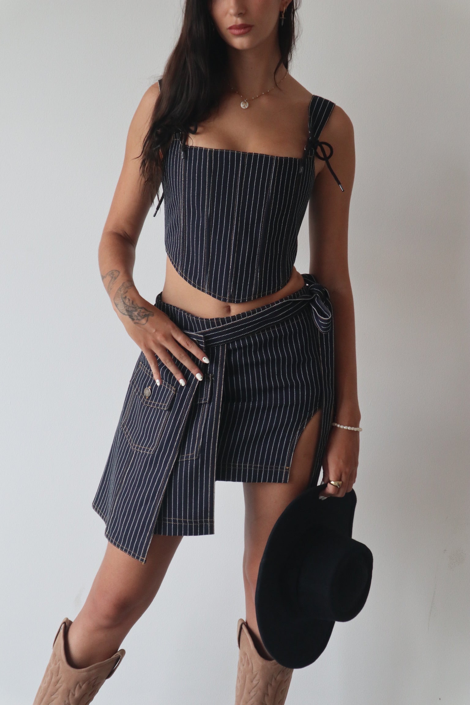 HALF ARI SKIRT DARK PINSTRIPE DENIM